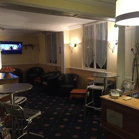 Arcantis Hotel La Residence Cergy Eksteriør billede