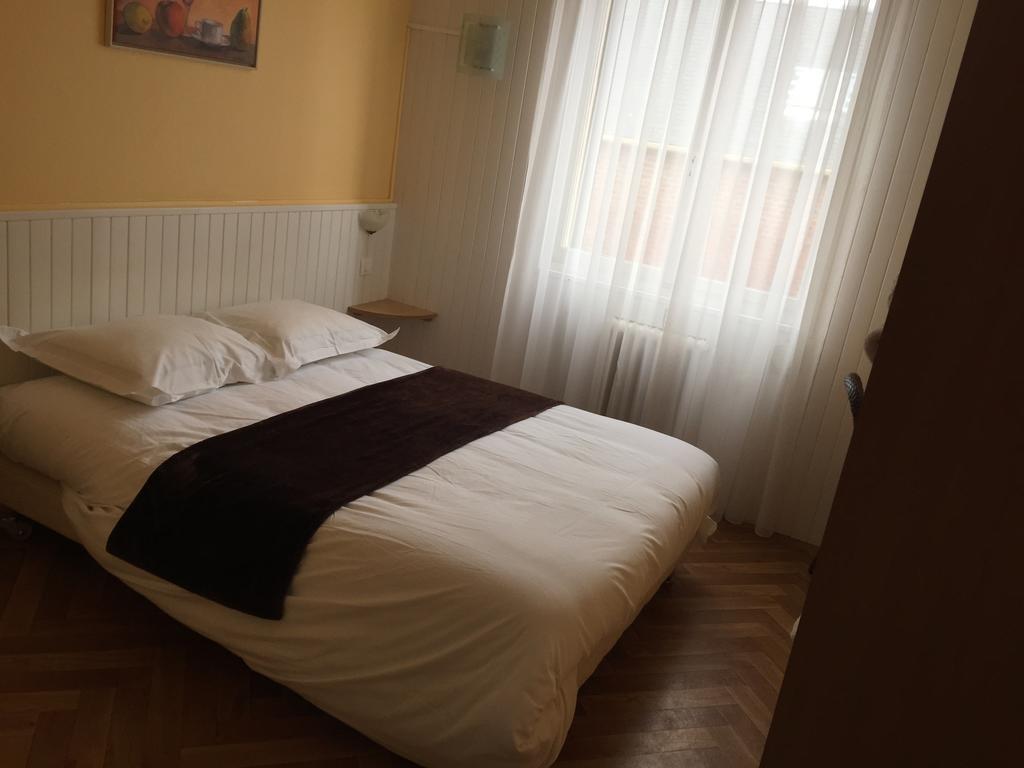 Arcantis Hotel La Residence Cergy Eksteriør billede