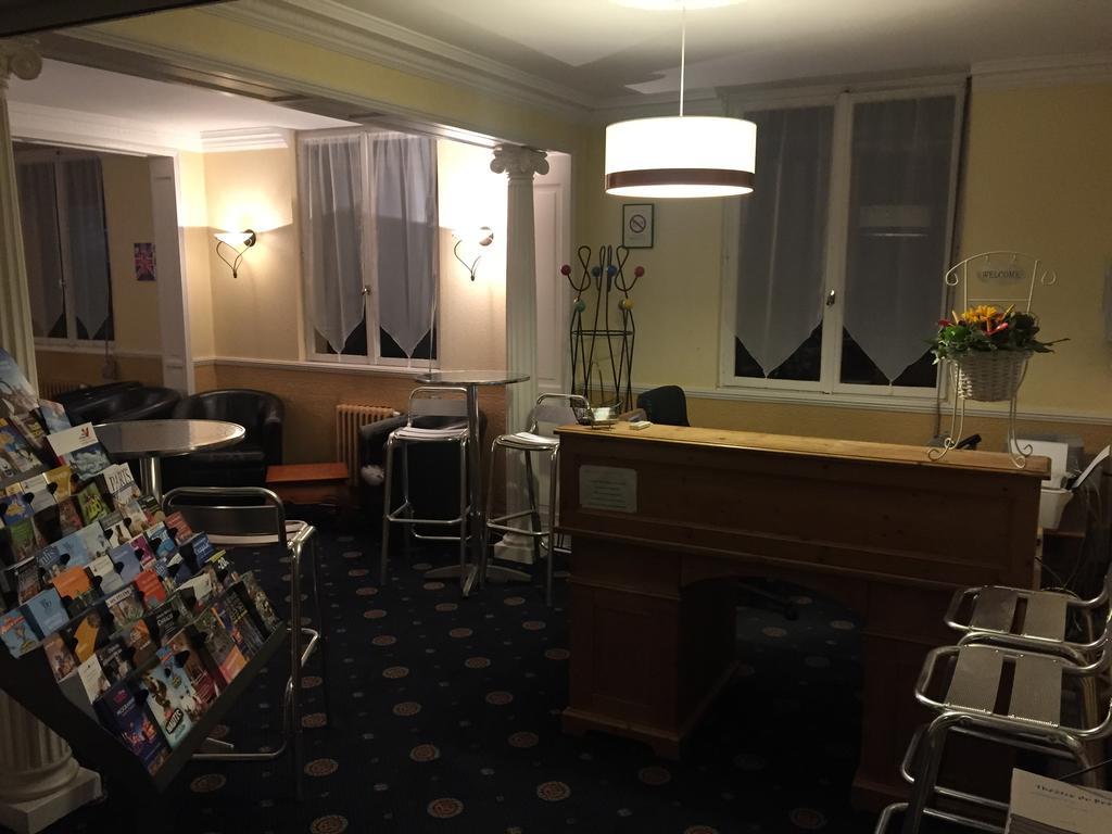 Arcantis Hotel La Residence Cergy Eksteriør billede