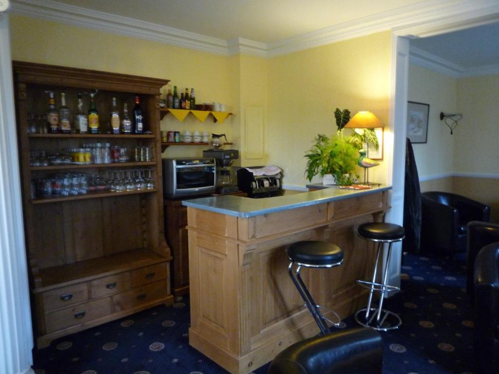 Arcantis Hotel La Residence Cergy Eksteriør billede