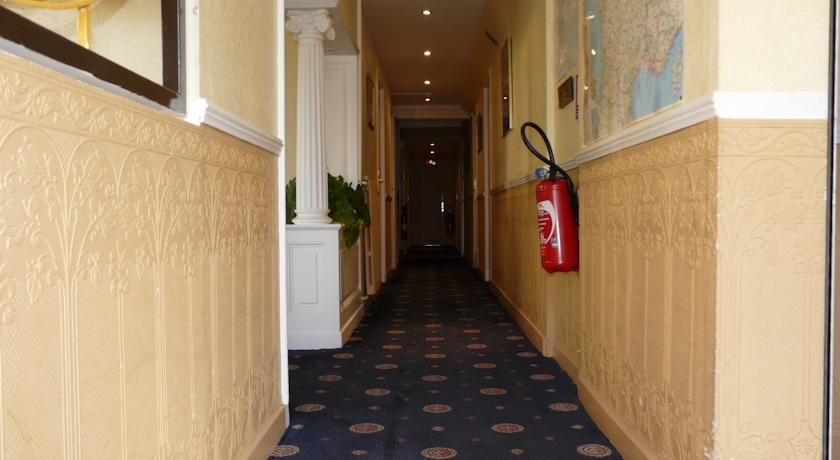 Arcantis Hotel La Residence Cergy Eksteriør billede